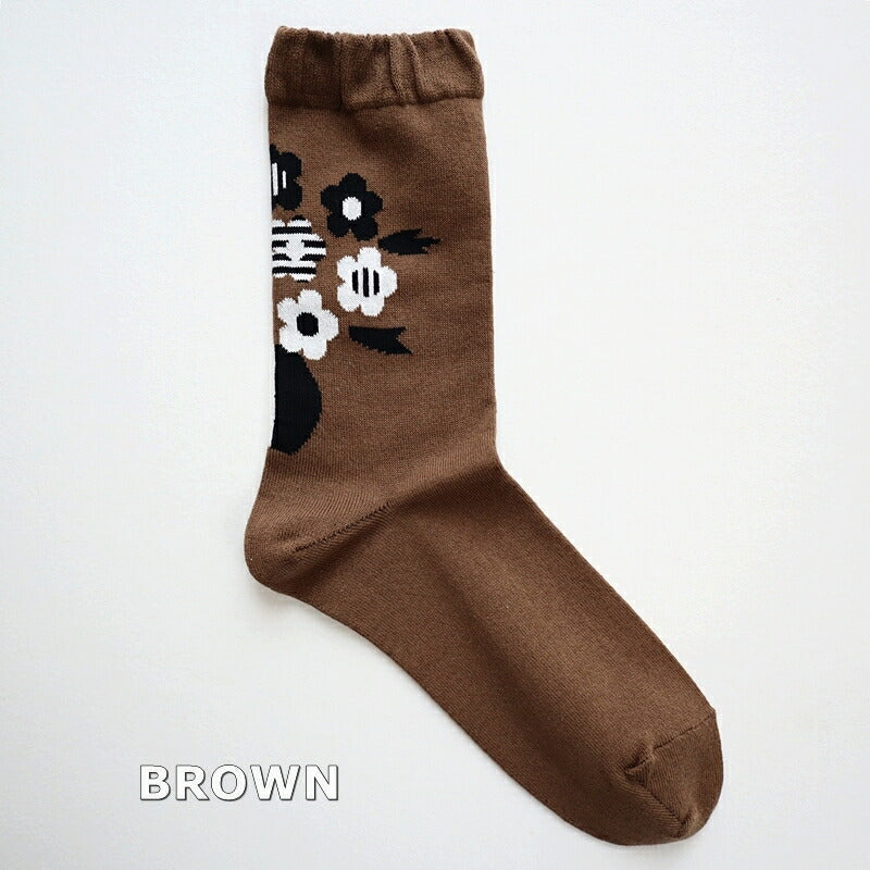 French Bull(フレンチブル)No..11-24263 ブーケソックス(3色)【24-25秋冬 モノトーンのブーケ柄 後ろ側に柄 程よい厚み 柔らかな綿糸 日本製】