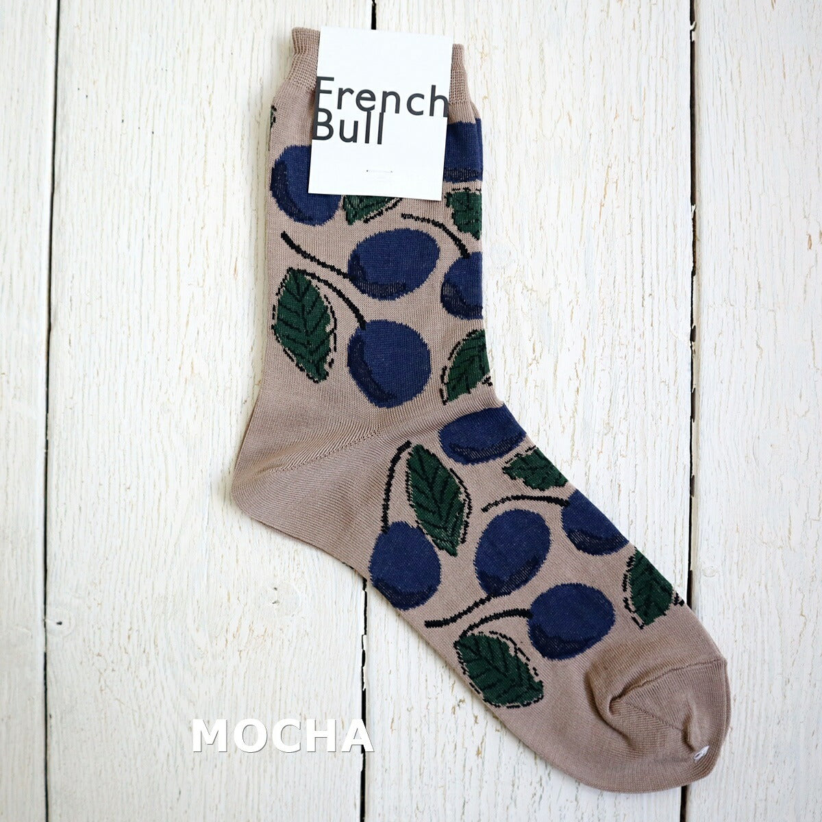 French Bull(フレンチブル)No.11-25107 プラムソックス(3色)【2025年春夏 手書きタッチがポイントの果実柄 シルケット綿糸 毛羽立ちにくい 落ち着いた配色 日本製】