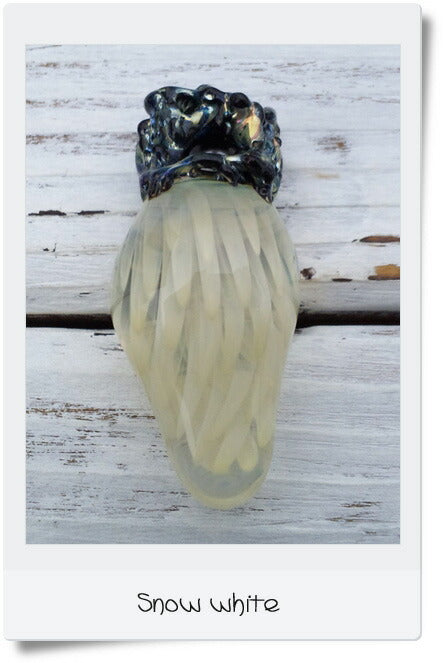 HIKARIFACTORY(ヒカリファクトリー)【メール便不可】ガラスペンダントヘッドSnow white/スノーホワイト