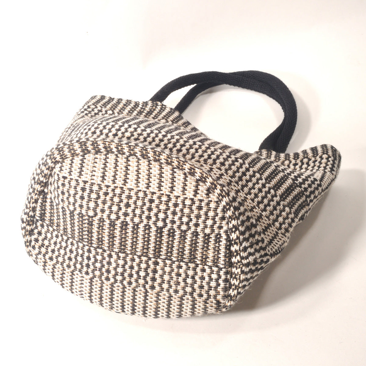 TARANGO(タランゴ)【2024年春夏☆】【FAIR TRADE/MADE IN BANGLADESH】ジュートトートバッグ(2色)【フェアトレード/ショルダーバッグ/バケーション/かごバッグ/夏バッグ/エコ/カジュアル/モノトーン/エシカル】【手作り/HAND MADE】
