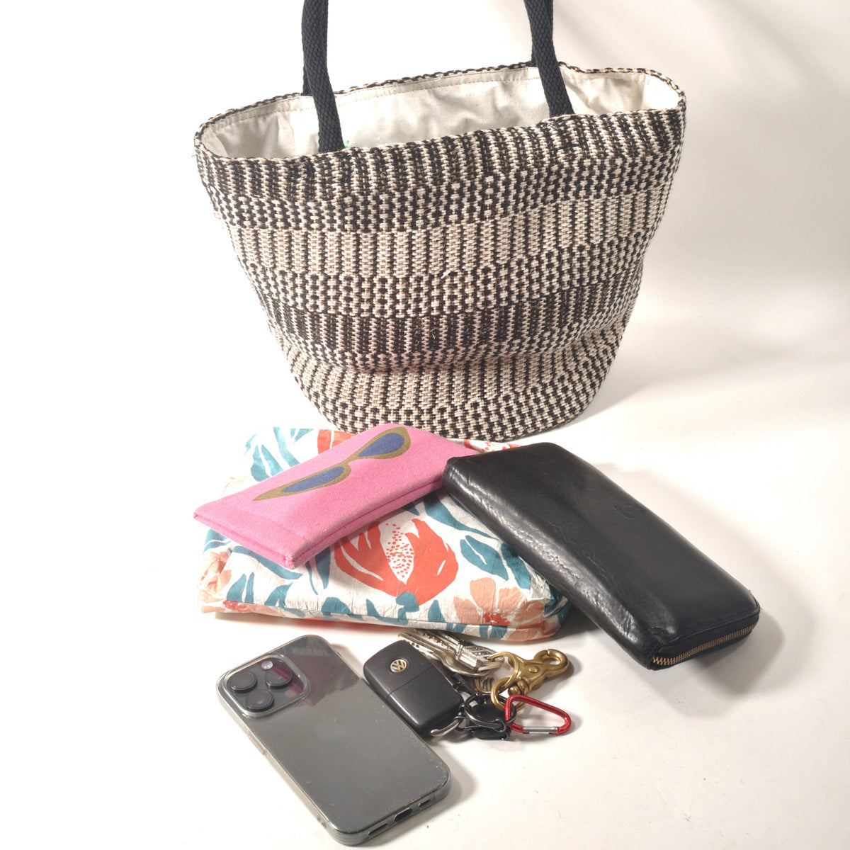 TARANGO(タランゴ)【2024年春夏☆】【FAIR TRADE/MADE IN BANGLADESH】ジュートトートバッグ(2色)【フェアトレード/ショルダーバッグ/バケーション/かごバッグ/夏バッグ/エコ/カジュアル/モノトーン/エシカル】【手作り/HAND MADE】