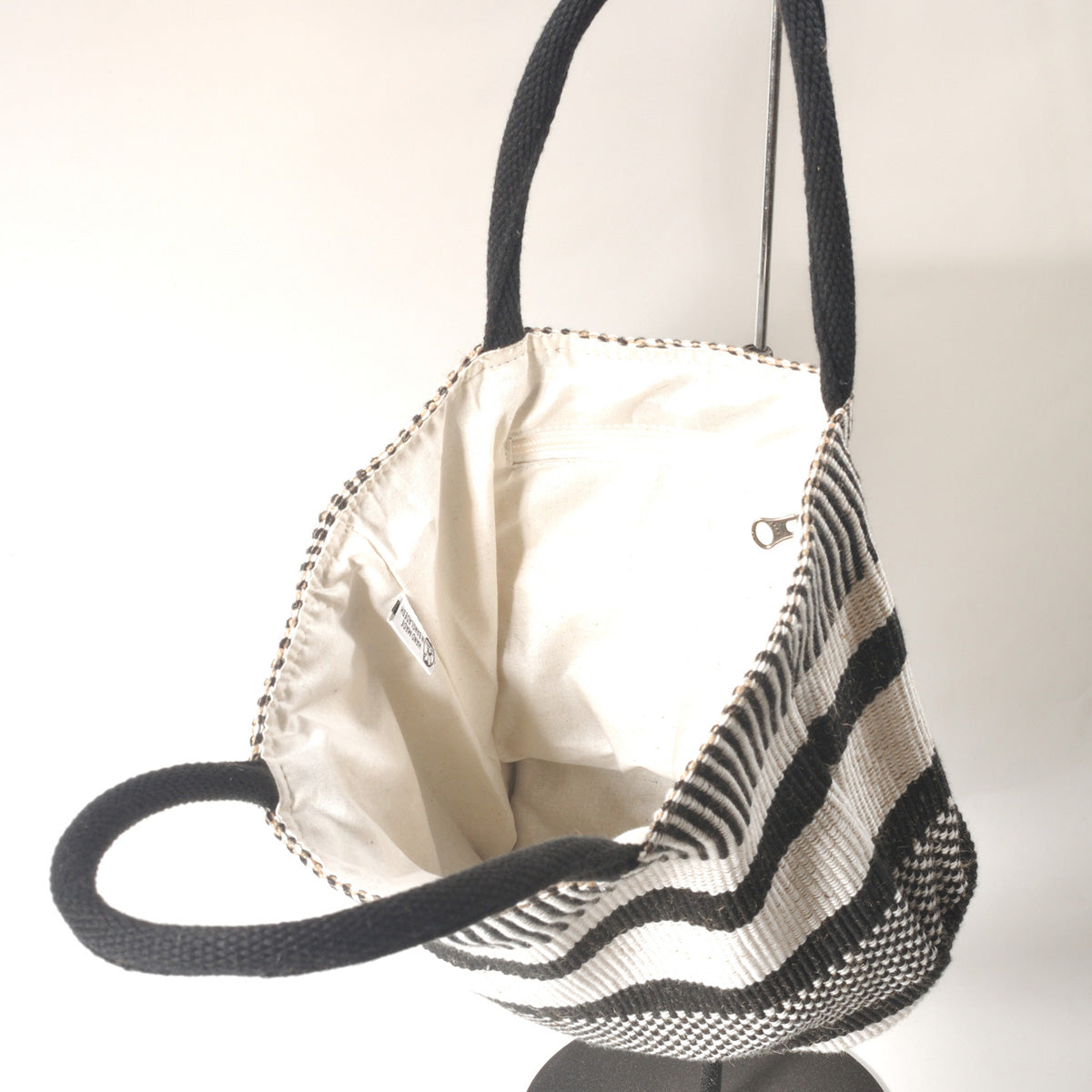 TARANGO(タランゴ)【2024年春夏☆】【FAIR TRADE/MADE IN BANGLADESH】ジュートトートバッグ(2色)【フェアトレード/ショルダーバッグ/バケーション/かごバッグ/夏バッグ/エコ/カジュアル/モノトーン/エシカル】【手作り/HAND MADE】