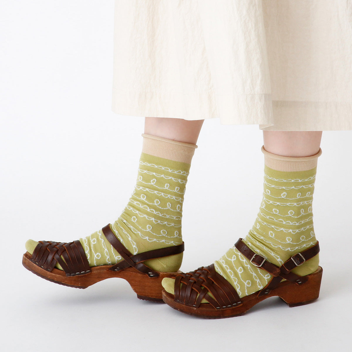 French Bull フレンチブル No.11-26123 マチネソックス(3色) 2026年春夏新作 宴 レディース 靴下 ガーランド 柄にはラメ糸を使用 シルケットの綿糸 日本製【追跡メール便送料無料】