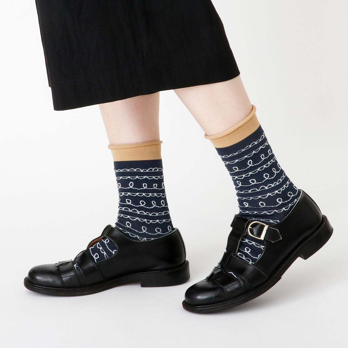 French Bull フレンチブル No.11-26123 マチネソックス(3色) 2026年春夏新作 宴 レディース 靴下 ガーランド 柄にはラメ糸を使用 シルケットの綿糸 日本製【追跡メール便送料無料】