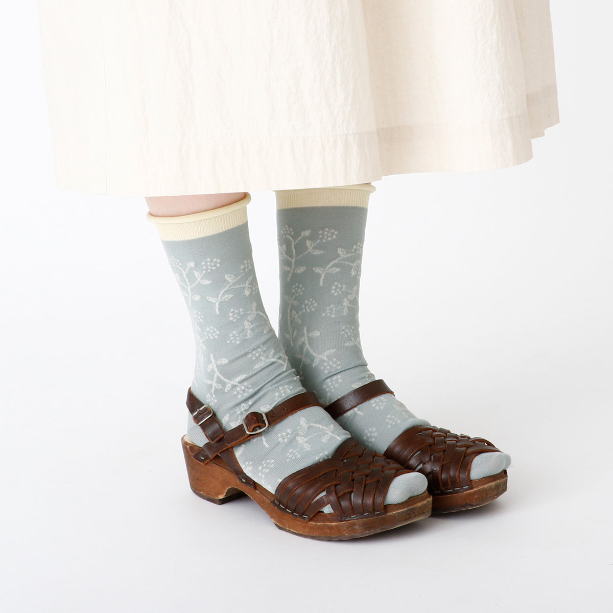 French Bull フレンチブル No.11-26126 ピエニソックス(3色) 2026年春夏新作 宴 レディース 靴下 小花柄 シルケットの綿糸 日本製【追跡メール便送料無料】