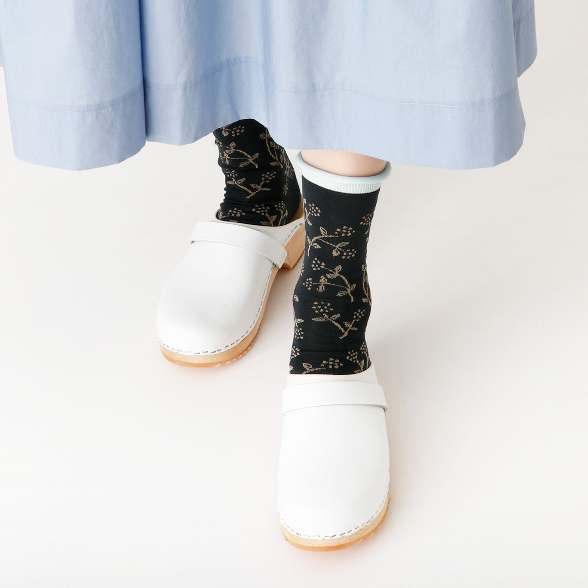 French Bull フレンチブル No.11-26126 ピエニソックス(3色) 2026年春夏新作 宴 レディース 靴下 小花柄 シルケットの綿糸 日本製【追跡メール便送料無料】