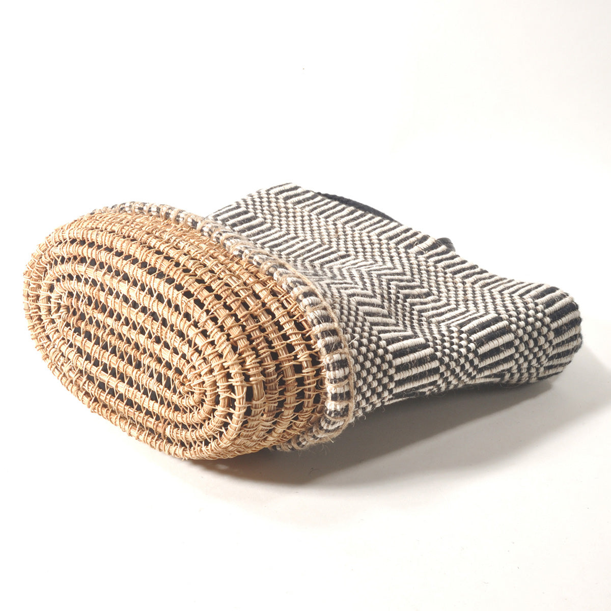 TARANGO(タランゴ) 【2022年春夏☆少量入荷！送料無料！】【FAIR TRADE/MADE IN BANGLADESH】ジュートショルダーかごバッグ(2柄)【フェアトレード/ショルダーバッグ/かごバッグ/夏バッグ/エコ/カジュアル/モノトーン】【手作り/HAND MADE】
