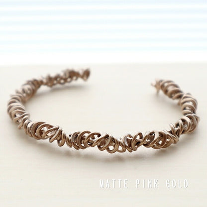 【2024-25年秋冬新作☆数量限定生産！】THE RING DESIGN FACTORY "Twisted" Bracelet ツイステッドデザイン ブレスレット(2 COLOR) 【くるくる巻きつけたデザイン 調整可能】